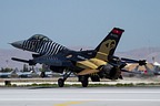 Turkish Air Force F-16 Solo Türk landing
